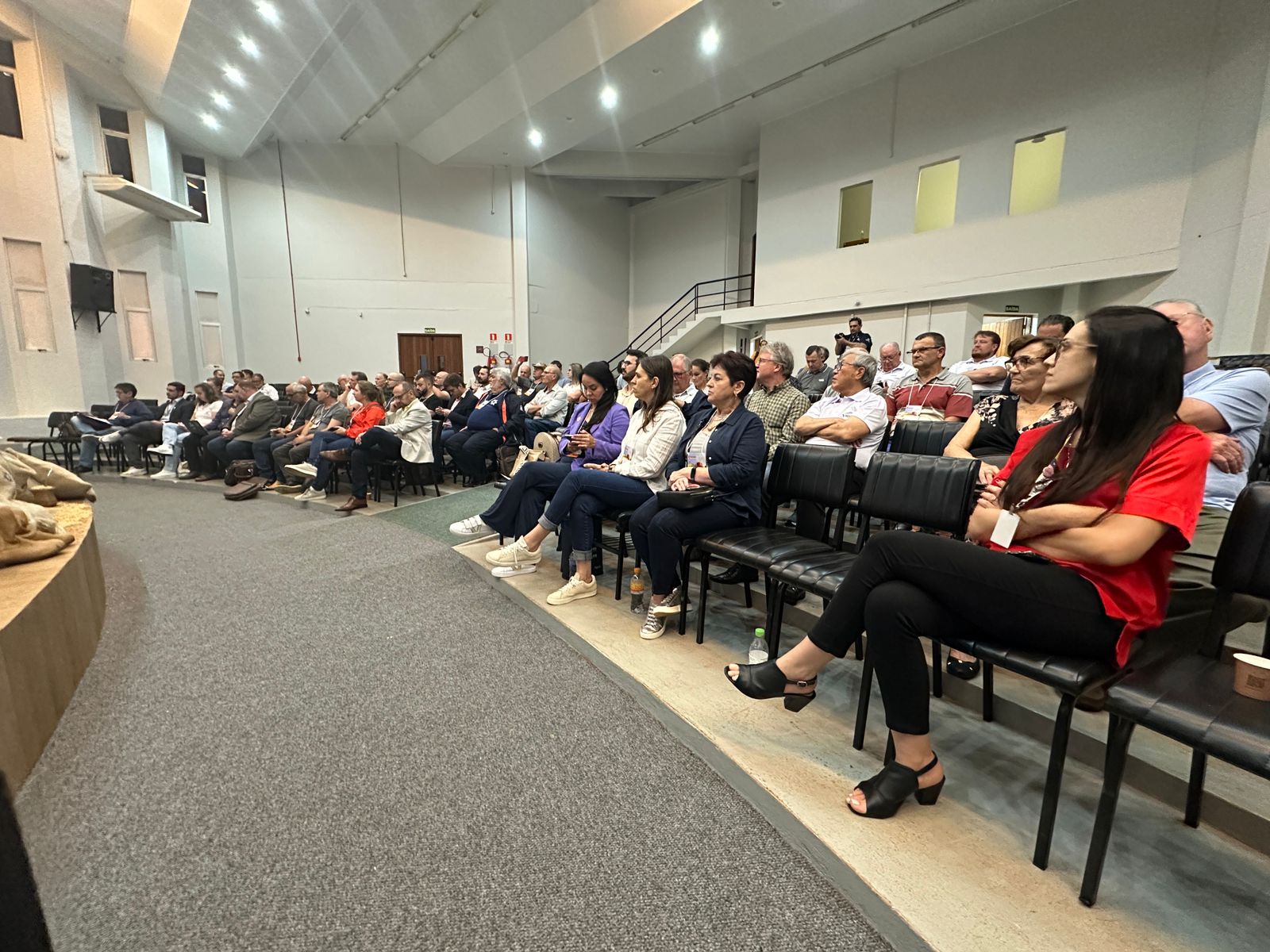Mais de 50 representantes de entidades reunidos